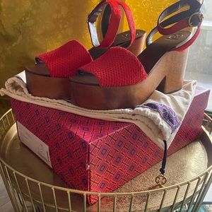 **** SOLD ****
$225 Brand new
Tory Burch dust bag + box
Mohair straps